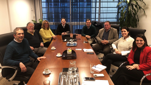 Autoridades y equipo de CND junto a representantes de CARU