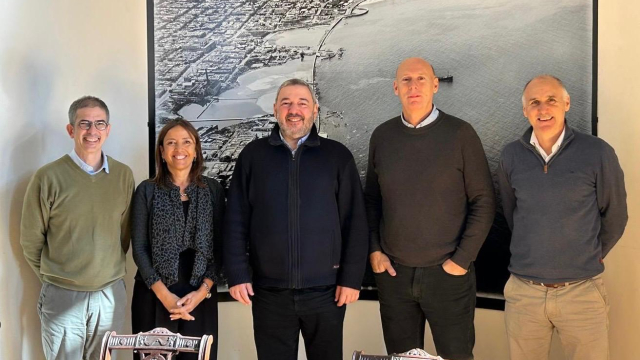 Autoridades de CND junto a Mario Bergara y Laura Tabárez